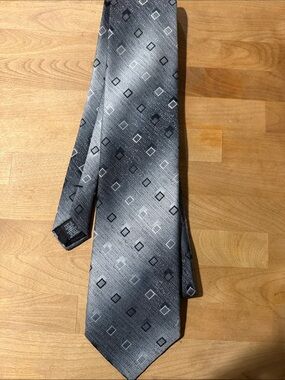 Vintage NWT Haggar Classic Gray Geometric Men's Tie - 100% Polyester